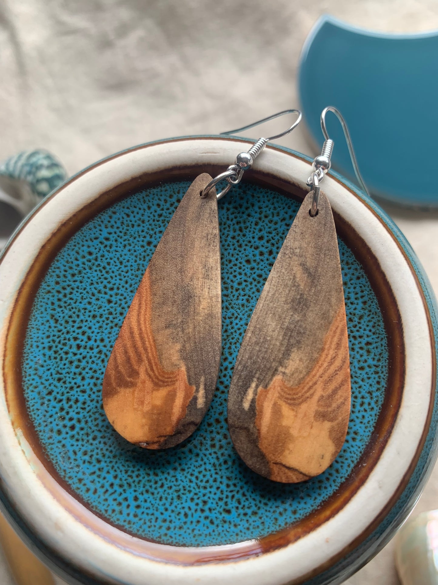 Solivagant Teardrop Earrings – Handcrafted Wood & Grey Grain Design