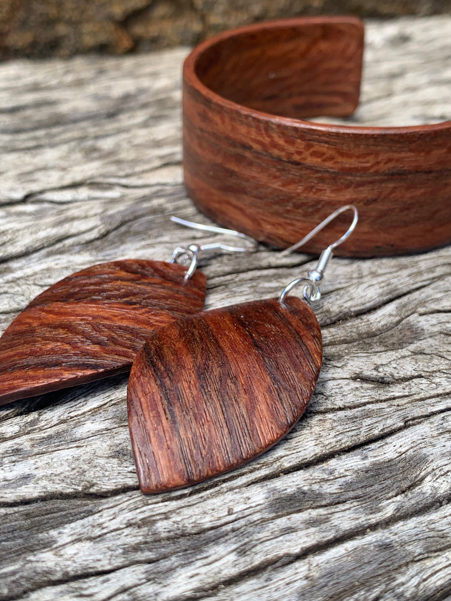 Silky Walnut Set Wooden Bangle and Leaf Earrings
