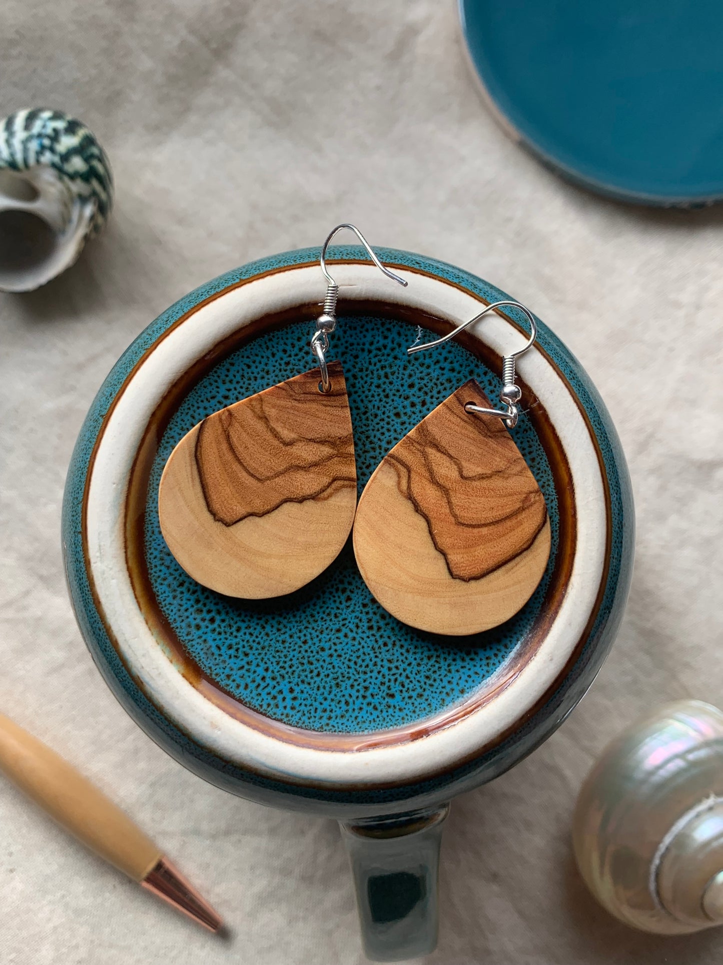 Confido Olive Teardrops – Handcrafted Olive Wood Teardrop Earrings | Sjarel Handmade Jewellery