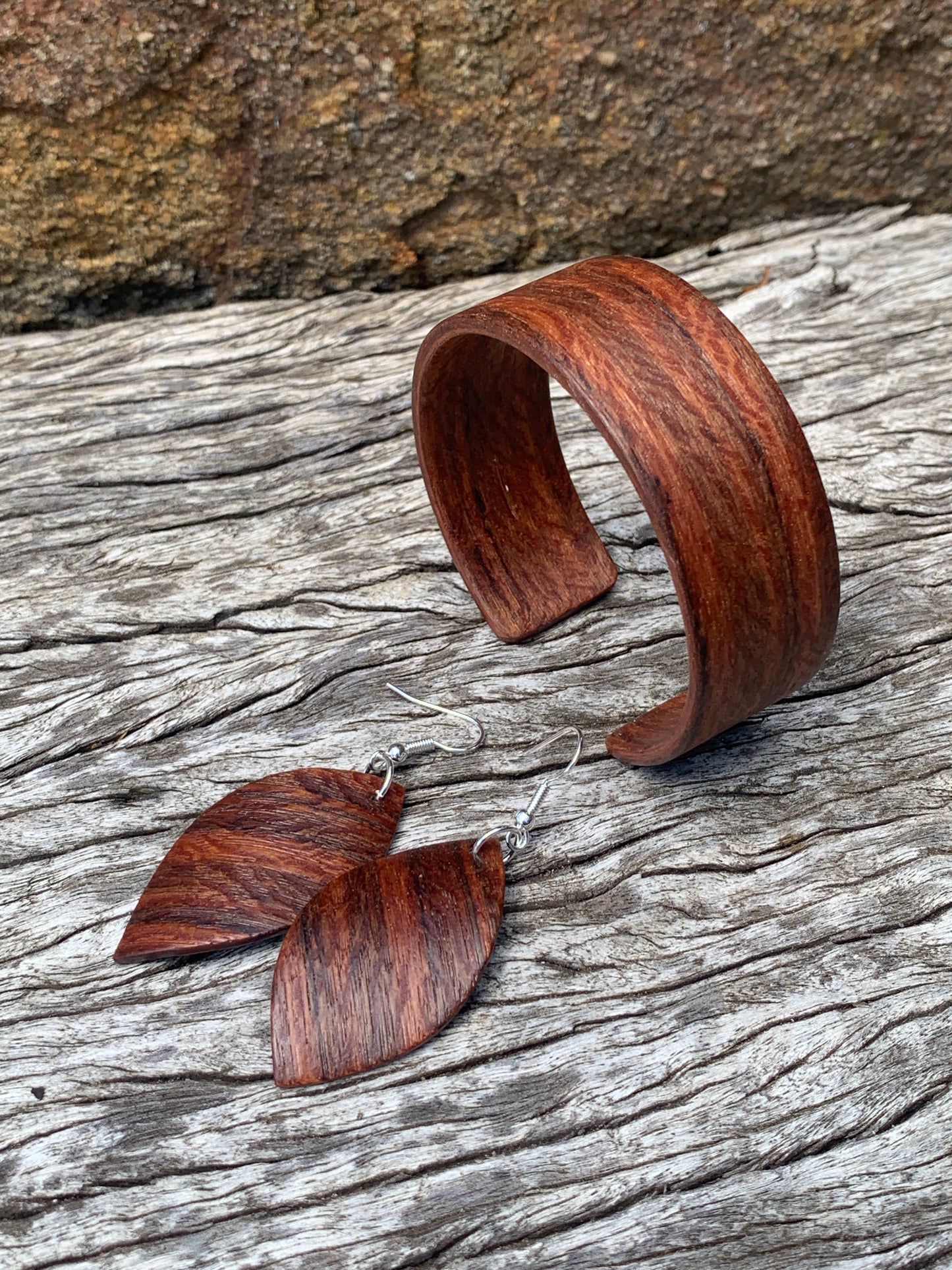 Silky Walnut Set Wooden Bangle and Leaf Earrings